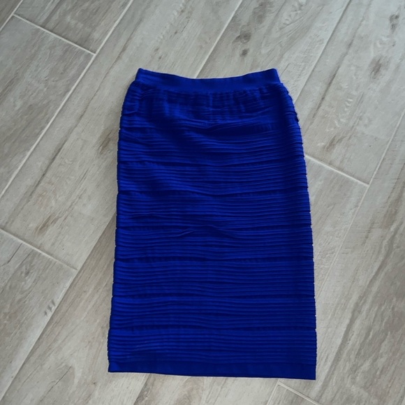 Stretchy miracle skirt NWOT - Picture 2 of 4